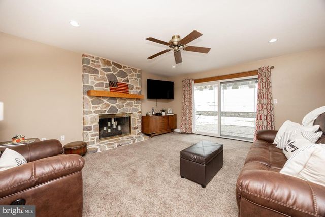 35 OAKWOOD LN, Phoenixville, PA 19460