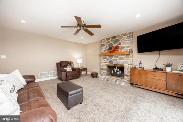 35 OAKWOOD LN, Phoenixville, PA 19460