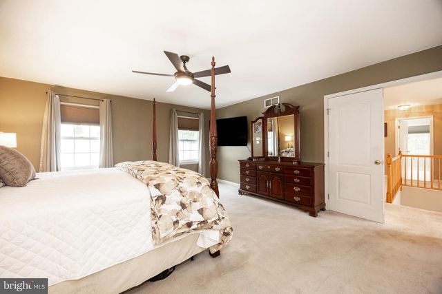 35 OAKWOOD LN, Phoenixville, PA 19460