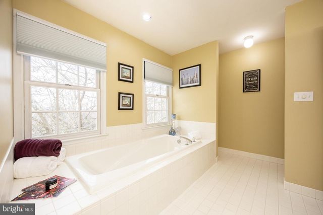 35 OAKWOOD LN, Phoenixville, PA 19460