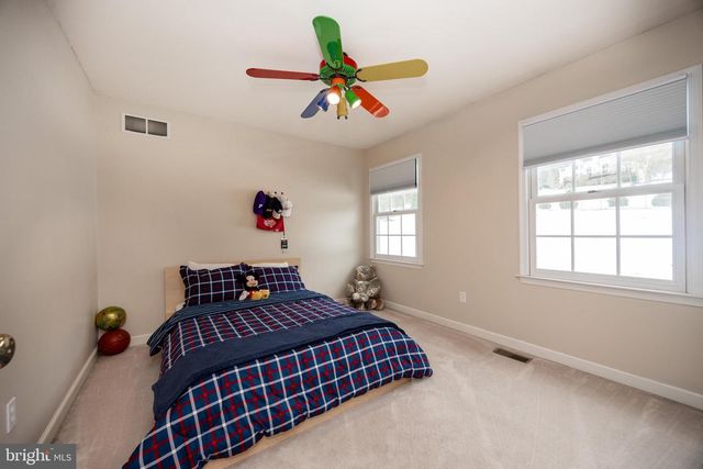 35 OAKWOOD LN, Phoenixville, PA 19460