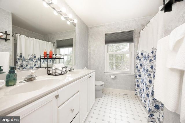 35 OAKWOOD LN, Phoenixville, PA 19460