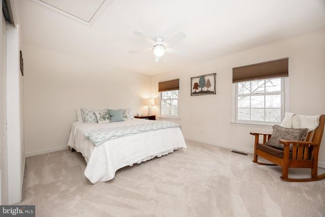 35 OAKWOOD LN, Phoenixville, PA 19460