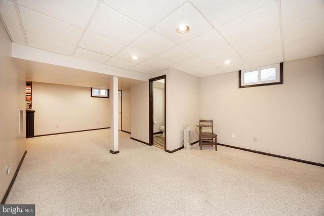 35 OAKWOOD LN, Phoenixville, PA 19460