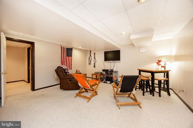 35 OAKWOOD LN, Phoenixville, PA 19460