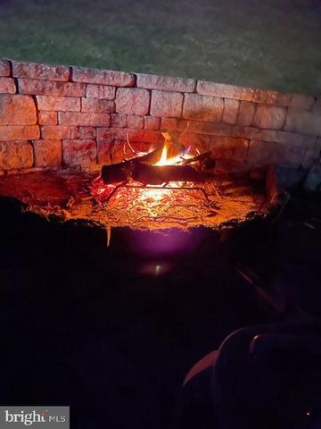 35 OAKWOOD LN, Phoenixville, PA 19460