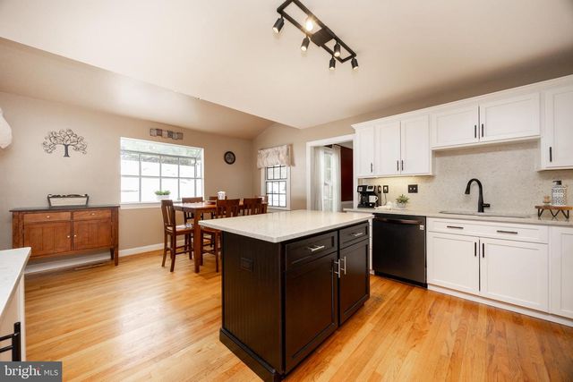 35 OAKWOOD LN, Phoenixville, PA 19460