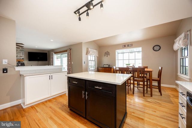 35 OAKWOOD LN, Phoenixville, PA 19460