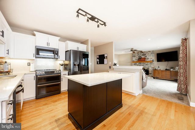 35 OAKWOOD LN, Phoenixville, PA 19460