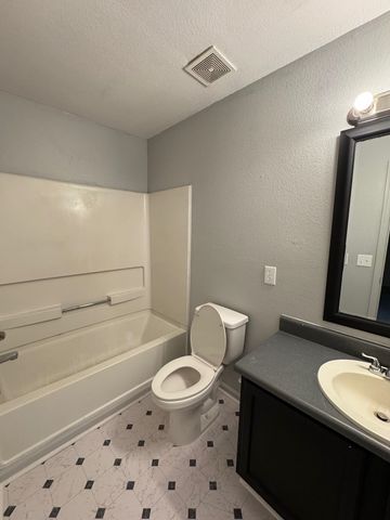 215 Dixie Dr Apt D, Tallahassee, FL 32304