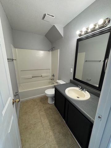 215 Dixie Dr Apt D, Tallahassee, FL 32304