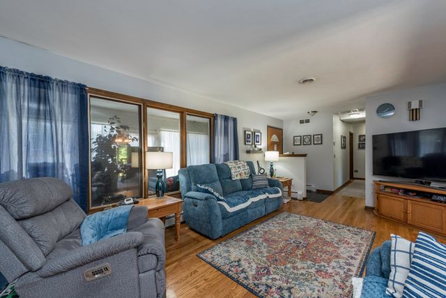 411 Thompson Avenue, Winthrop Harbor, IL 60096