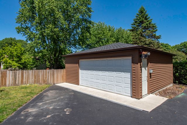 411 Thompson Avenue, Winthrop Harbor, IL 60096