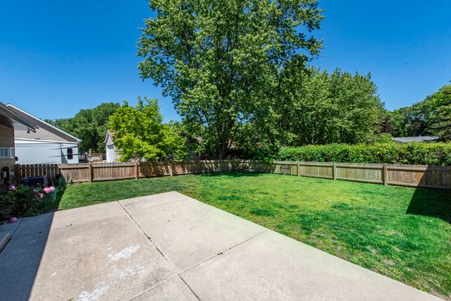 411 Thompson Avenue, Winthrop Harbor, IL 60096