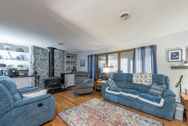 411 Thompson Avenue, Winthrop Harbor, IL 60096