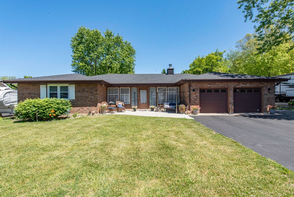 411 Thompson Avenue, Winthrop Harbor, IL 60096