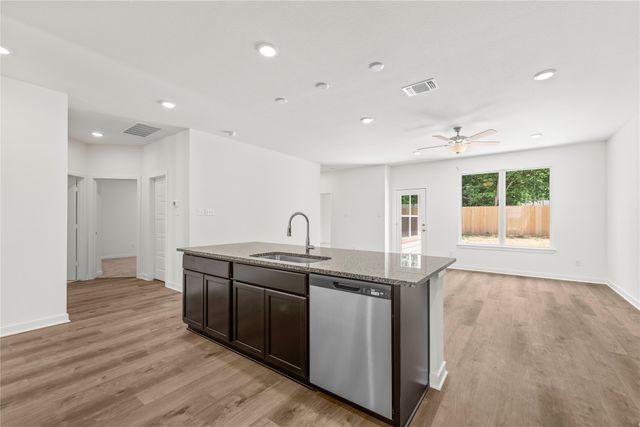 111 Adaline Bend, Mcgregor, TX 76657