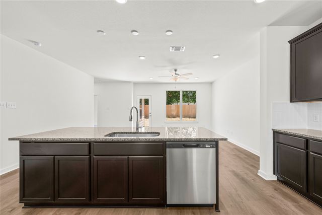 111 Adaline Bend, Mcgregor, TX 76657