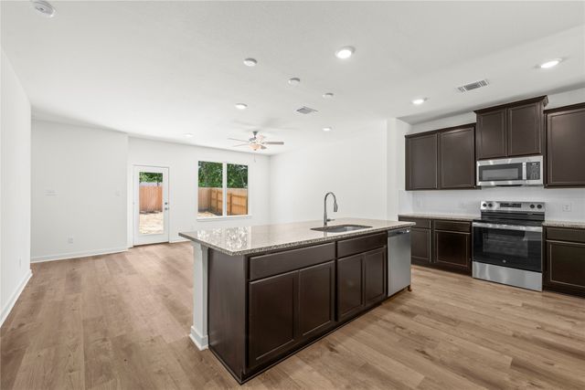 111 Adaline Bend, Mcgregor, TX 76657