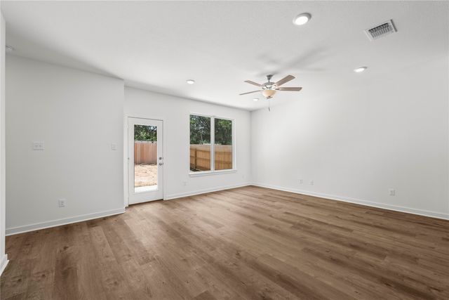 111 Adaline Bend, Mcgregor, TX 76657