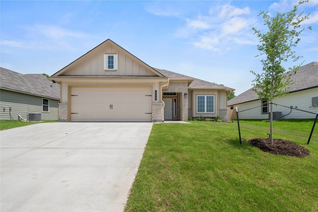 111 Adaline Bend, Mcgregor, TX 76657