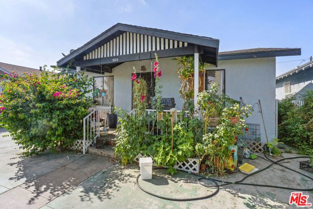 1526 E 77th Place, Los Angeles, CA 90001