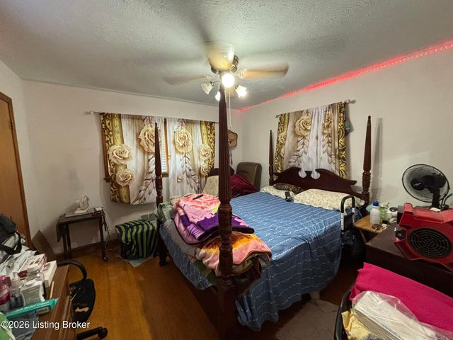 5616 Barksdale Dr, Louisville, KY 40258
