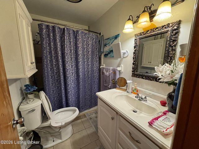 5616 Barksdale Dr, Louisville, KY 40258