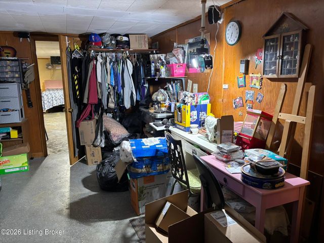 5616 Barksdale Dr, Louisville, KY 40258