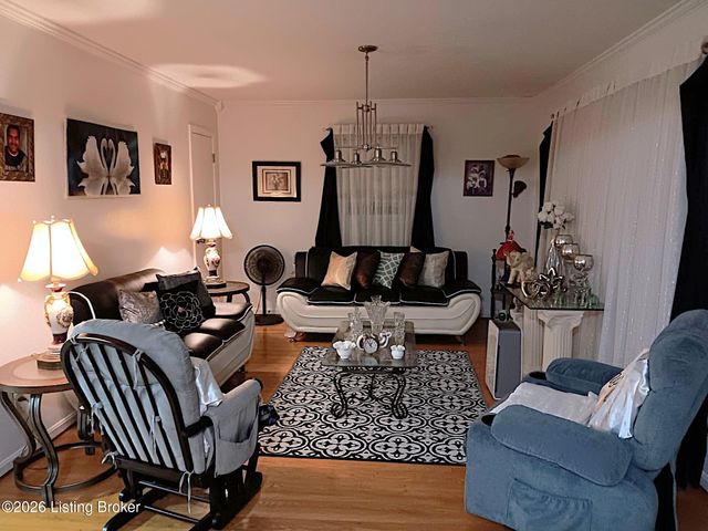5616 Barksdale Dr, Louisville, KY 40258