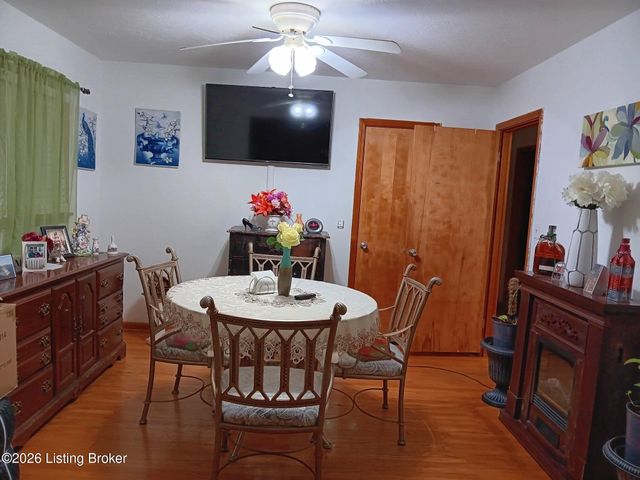 5616 Barksdale Dr, Louisville, KY 40258