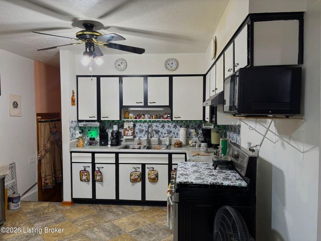 5616 Barksdale Dr, Louisville, KY 40258