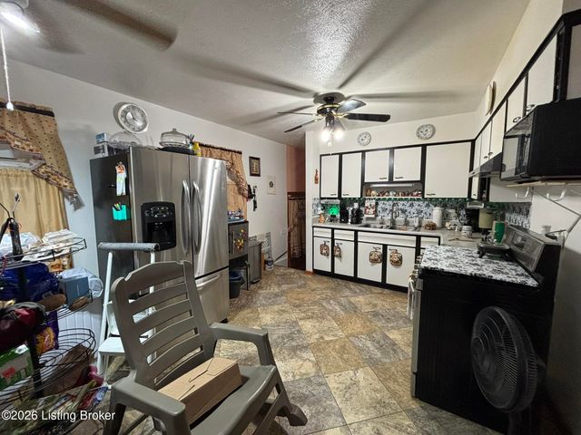 5616 Barksdale Dr, Louisville, KY 40258