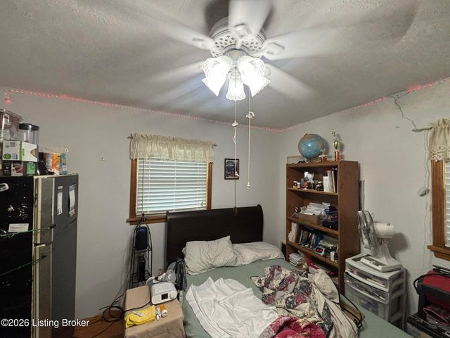 5616 Barksdale Dr, Louisville, KY 40258