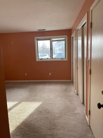 330 Sunderland Rd 26, Worcester, MA 01604