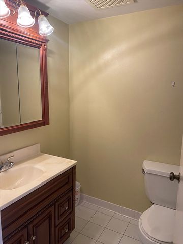 330 Sunderland Rd 26, Worcester, MA 01604