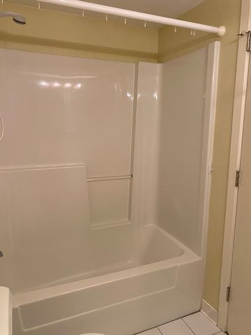 330 Sunderland Rd 26, Worcester, MA 01604