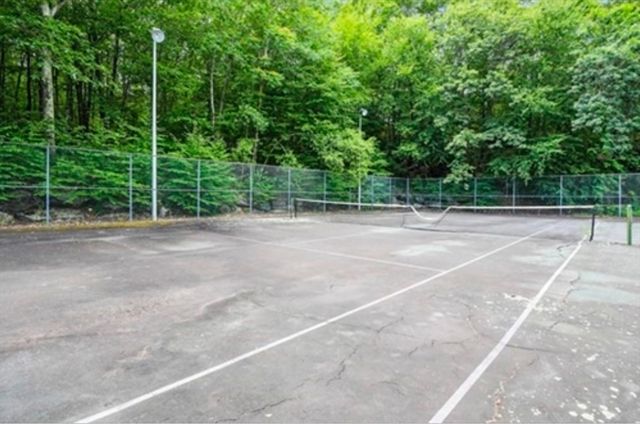 330 Sunderland Rd 26, Worcester, MA 01604