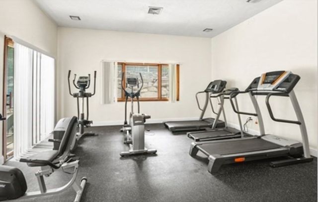 330 Sunderland Rd 26, Worcester, MA 01604