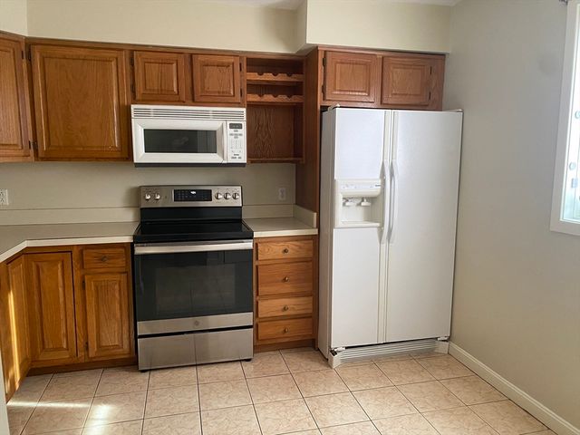 330 Sunderland Rd 26, Worcester, MA 01604