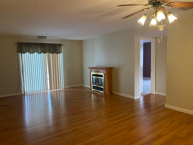 330 Sunderland Rd 26, Worcester, MA 01604