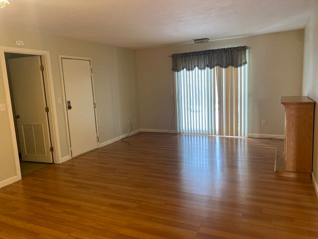 330 Sunderland Rd 26, Worcester, MA 01604