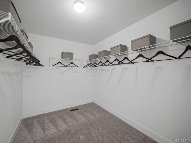 6059 Parker Drive, Fenton, MI 48451