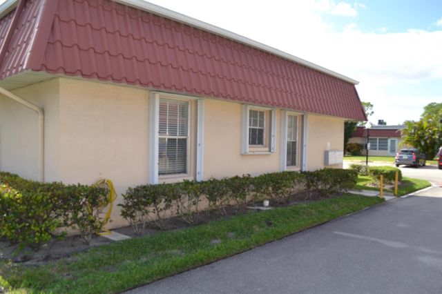 570 Laconia Circle, Lake Worth, FL 33467