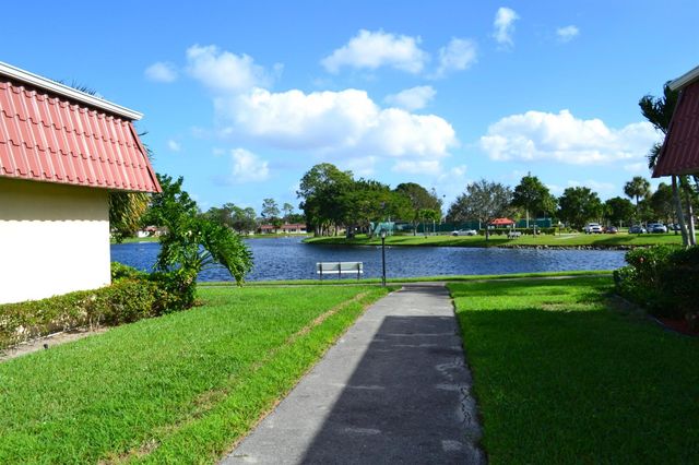570 Laconia Circle, Lake Worth, FL 33467