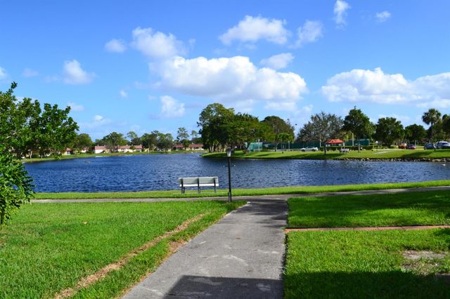 570 Laconia Circle, Lake Worth, FL 33467