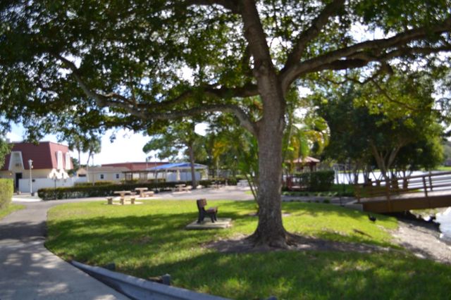 570 Laconia Circle, Lake Worth, FL 33467