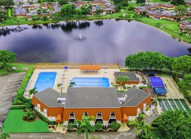 570 Laconia Circle, Lake Worth, FL 33467
