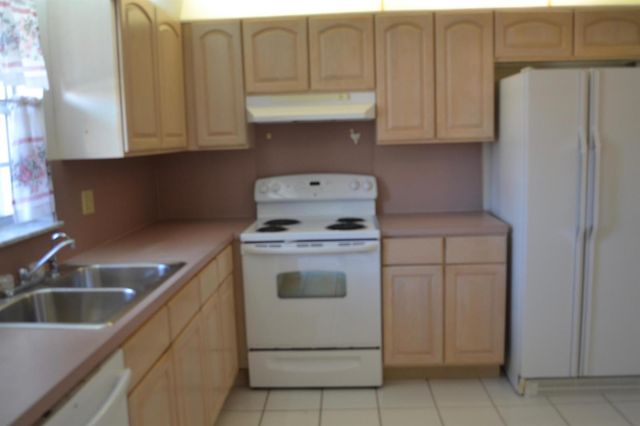 570 Laconia Circle, Lake Worth, FL 33467