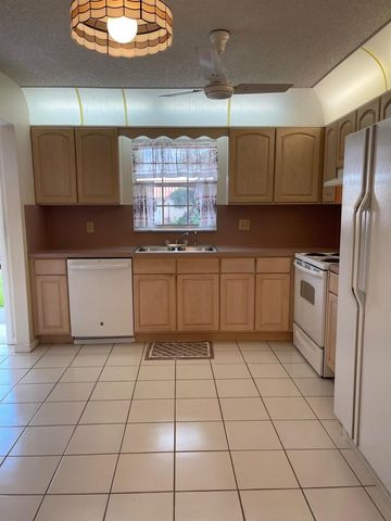 570 Laconia Circle, Lake Worth, FL 33467